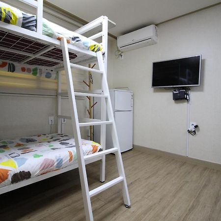 Bunk Guesthouse Hongdae2 Seoel Buitenkant foto